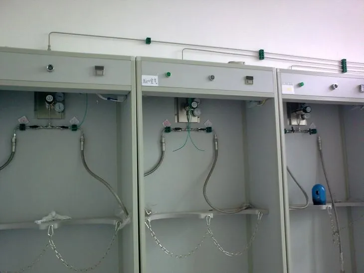 Lab Bentral-kaasun syöttö laboratoriohuoneeseen